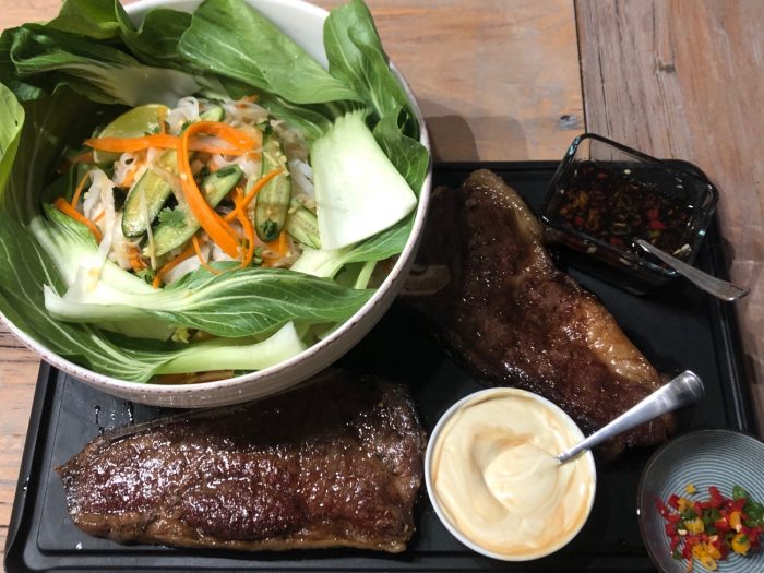 Wagyu entrecôte med Nudelsallad